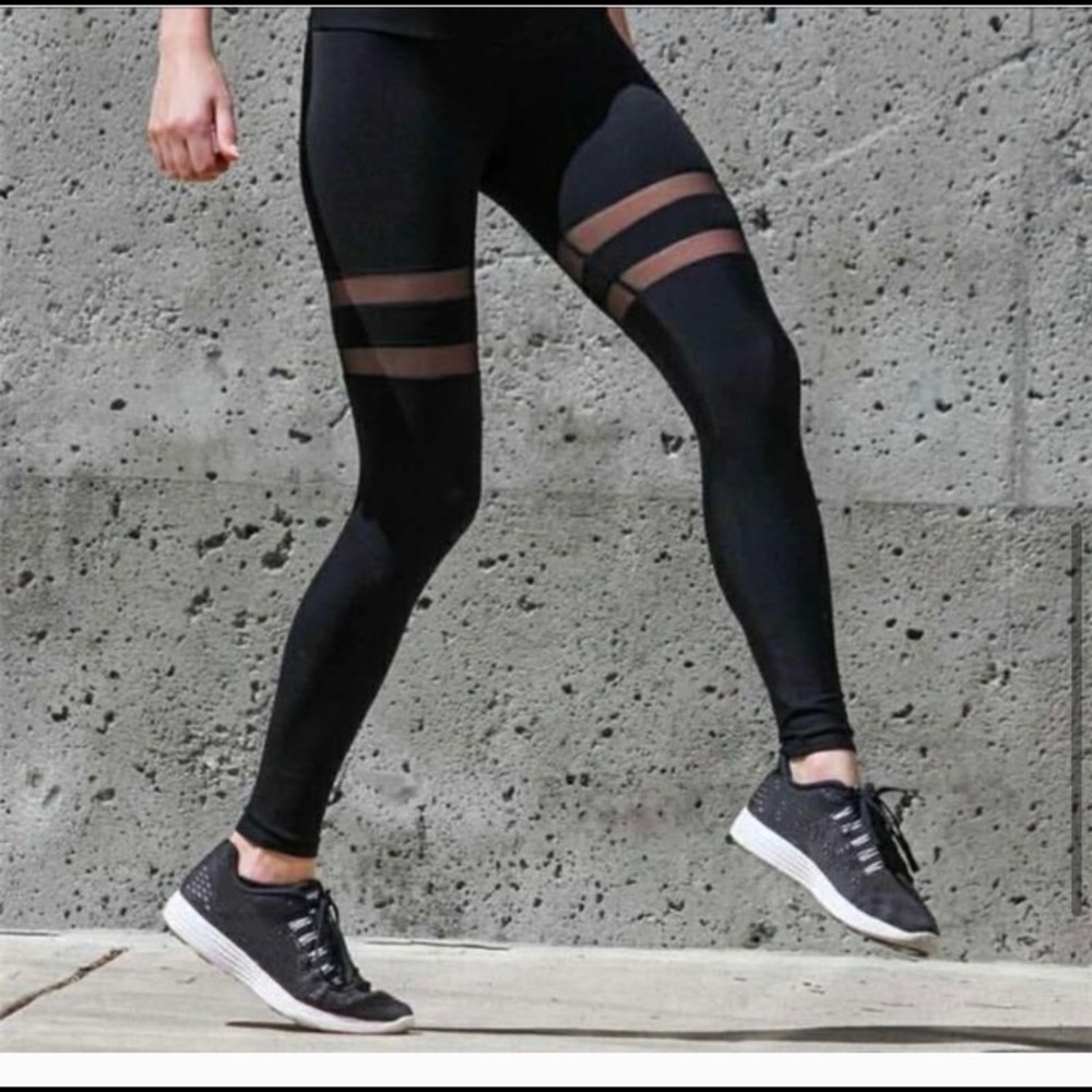 🦋NWT-BLACK FITNESS LEGGINGS- MEDIUM - Picture 2 of 7